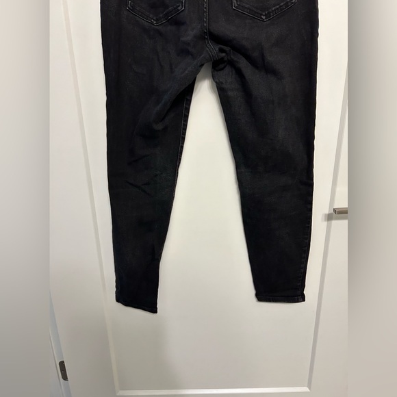 Everlane Slim Fit High-Rise Curvy Black Jeans - Picture 8 of 9